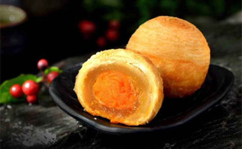 潮式莲蓉蛋黄月饼
